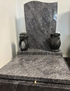 6 URN. Pomník – Barva: ORION