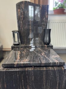 6 URN. Pomník – Barva: HIMALAYA RED